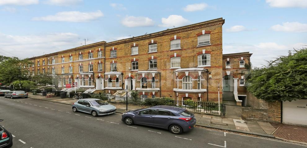 			LET, 1 Bedroom, 1 bath, 1 reception Apartment			 Offerton Road, Clapham Old Town